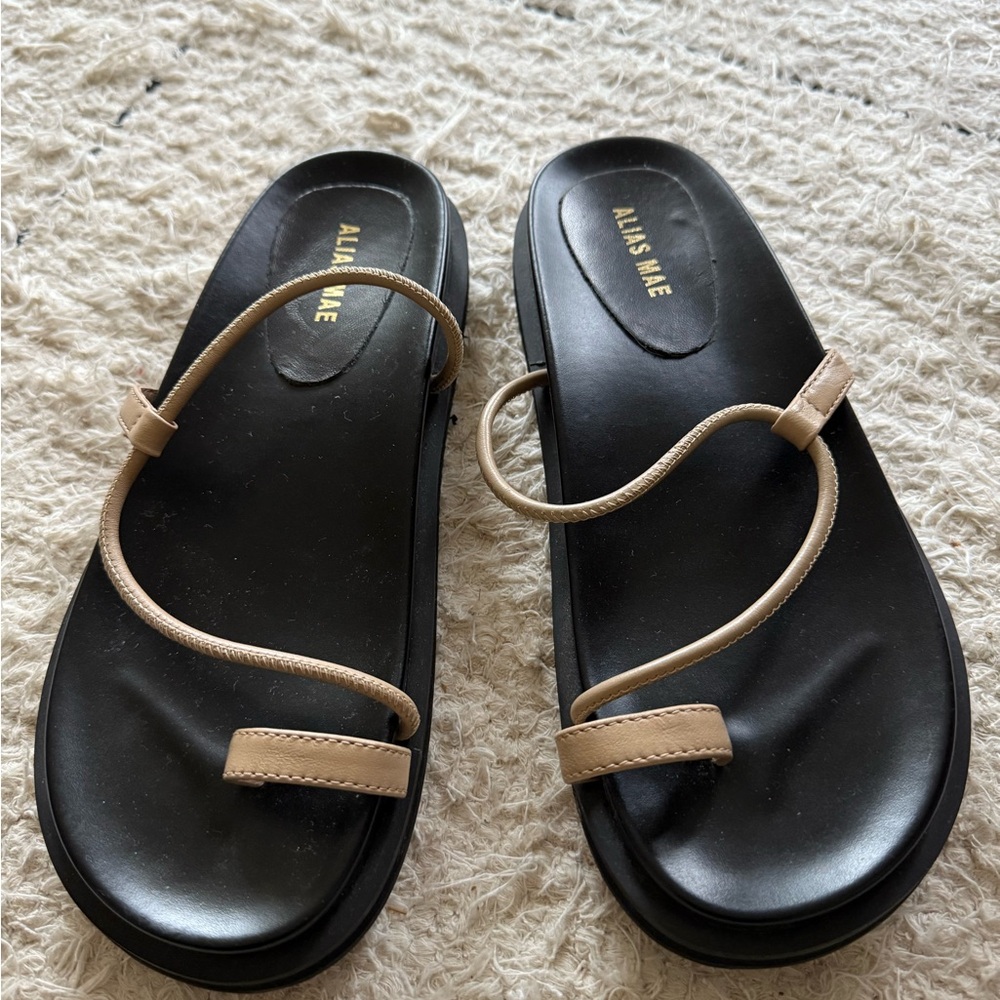 Alias Mae Black and Tan Minimalist Sandals